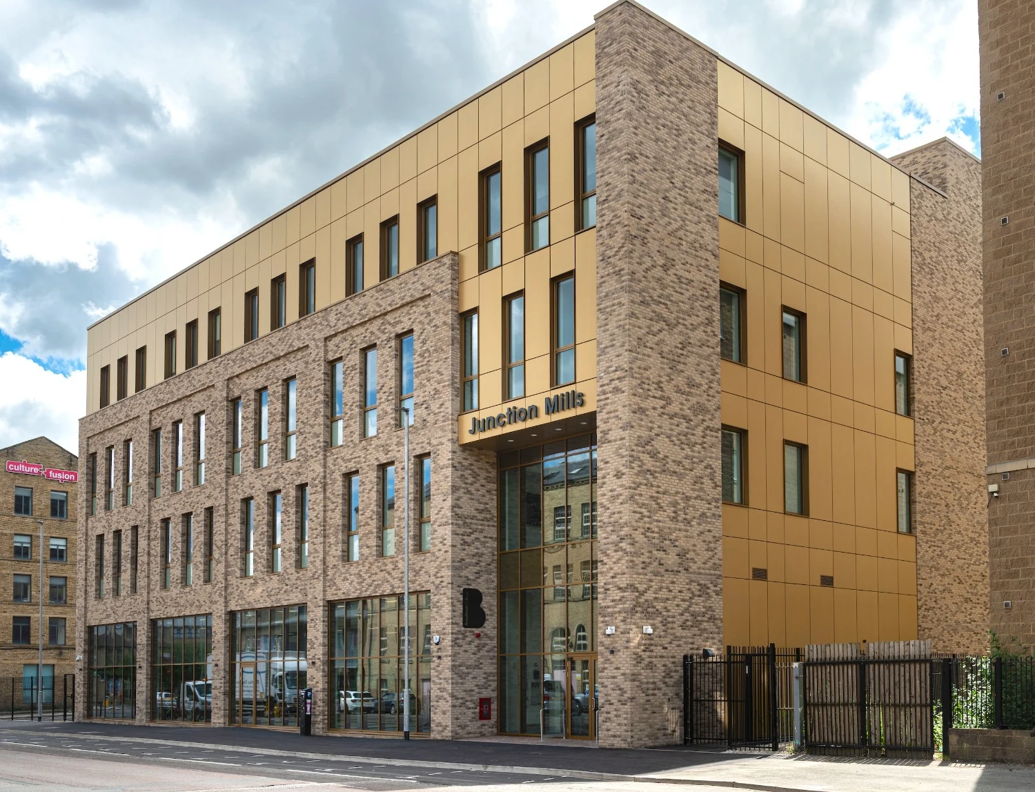 Bradford College Opens Cutting-Edge £19.3m Motor Vehicle & Engineering Building
