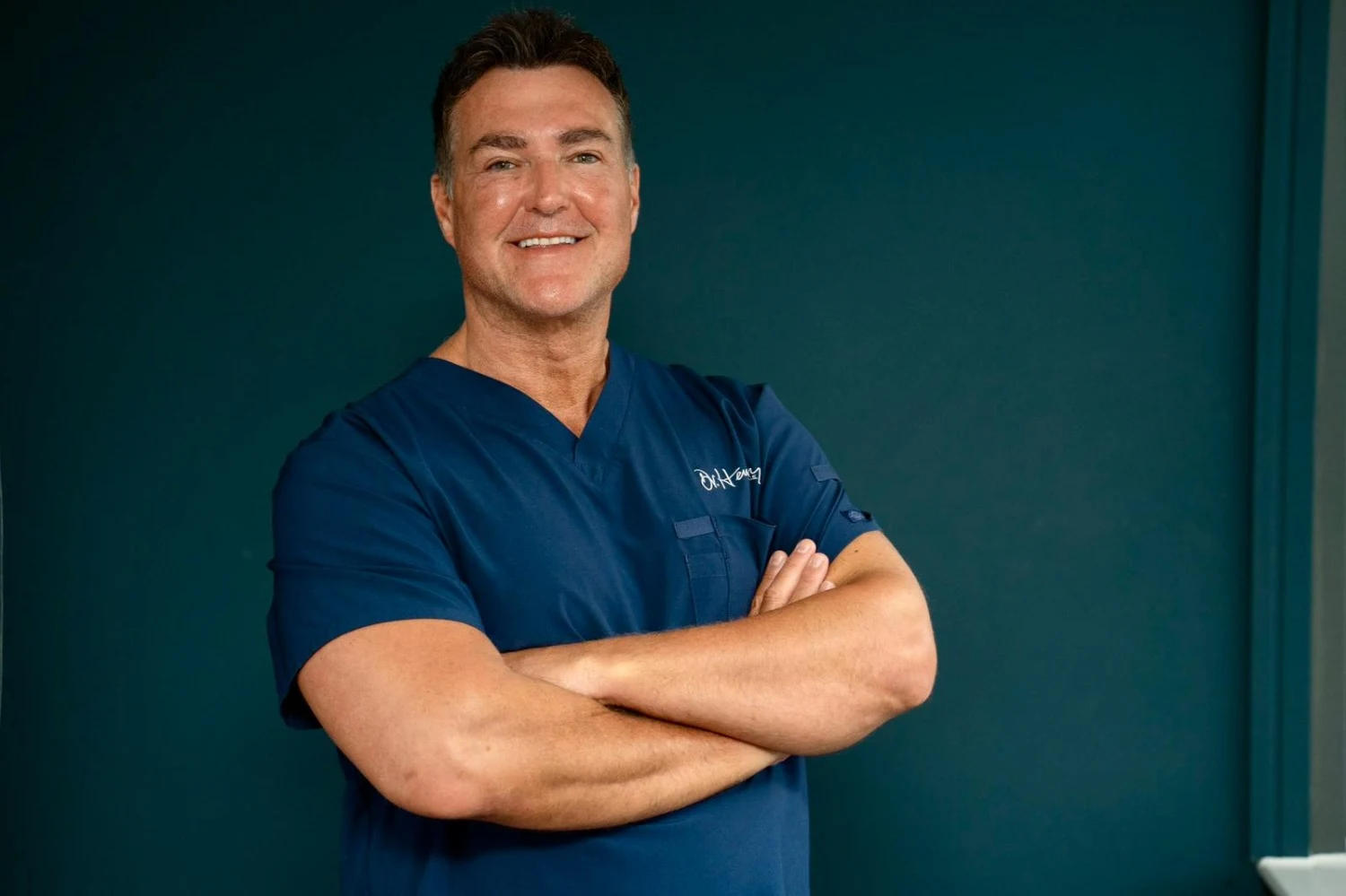 Dr. Hennessy to lead new Manchester aesthetics clinic, bringing 25 Years of expertise and groundbreaking AI technology to the region