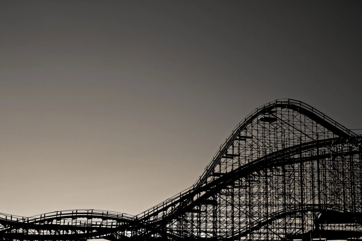 Xiomaro’s New Photography Book Explores Life Along the Jersey Shore and Seaside Traditions from Britain and Ireland