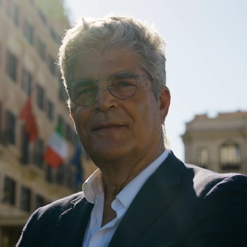 25 Years Ago, One Man Put a Radio in a Guide’s Hand. Today, Vox Group Powers Tours in over 150 Countries.